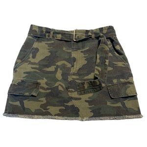 Better Be Green Camouflage Raw Hem Mini Skirt with Belt Size Large